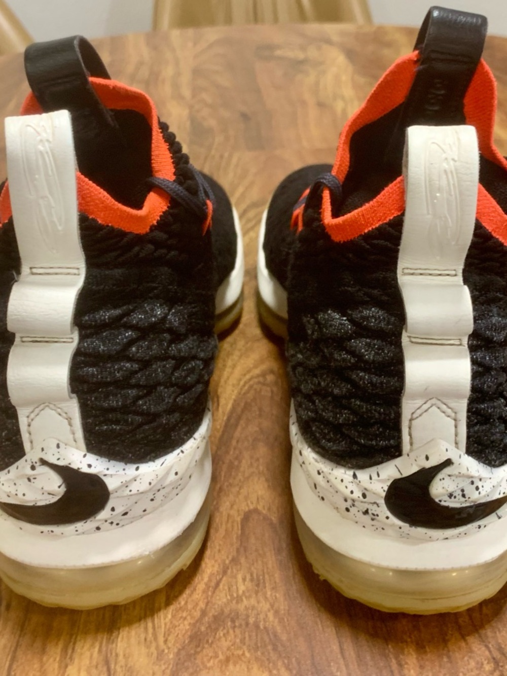 Nike LeBron 15 'Bright Crimson' - Picture 3 of 15